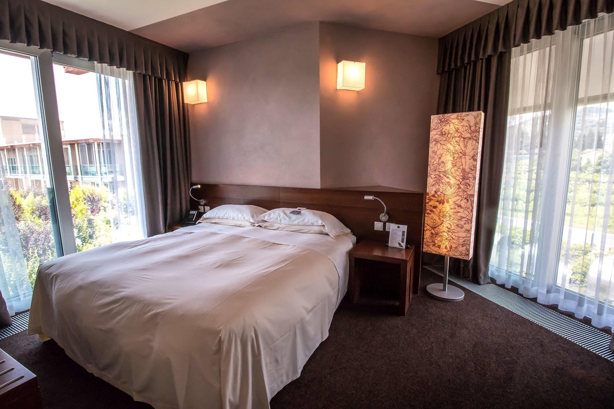 Aqualux Hotel Spa Suite & Terme Bardolino Bagian luar foto