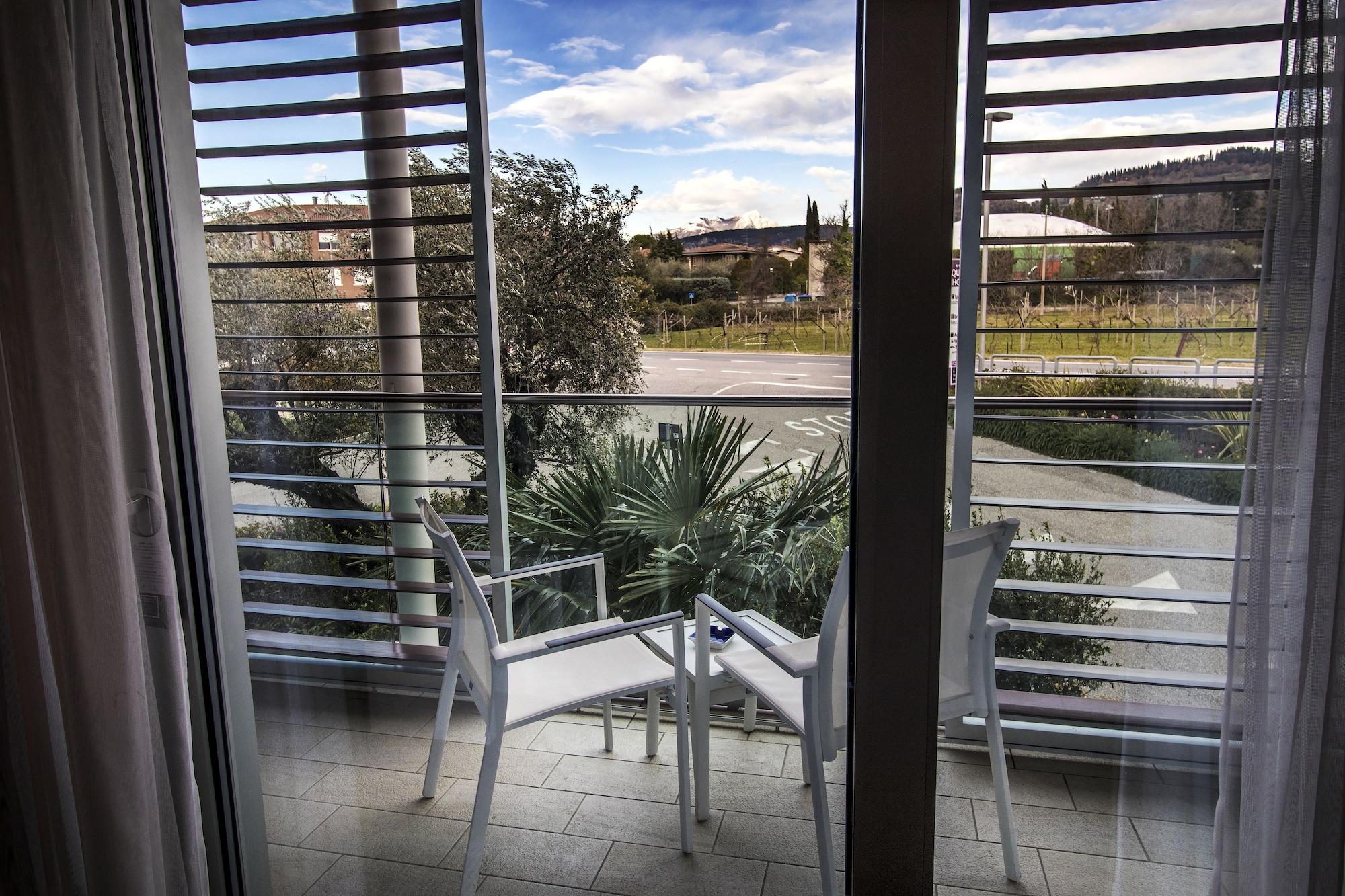 Aqualux Hotel Spa Suite & Terme Bardolino Bagian luar foto