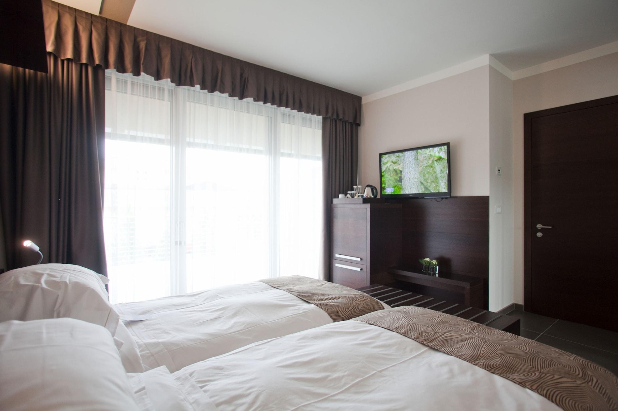 Aqualux Hotel Spa Suite & Terme Bardolino Bagian luar foto