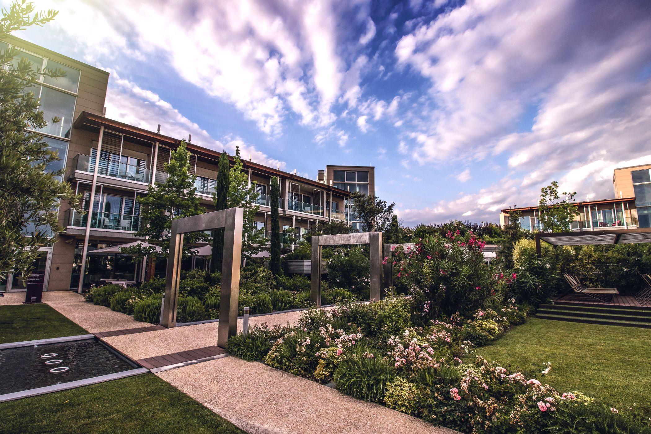 Aqualux Hotel Spa Suite & Terme Bardolino Bagian luar foto