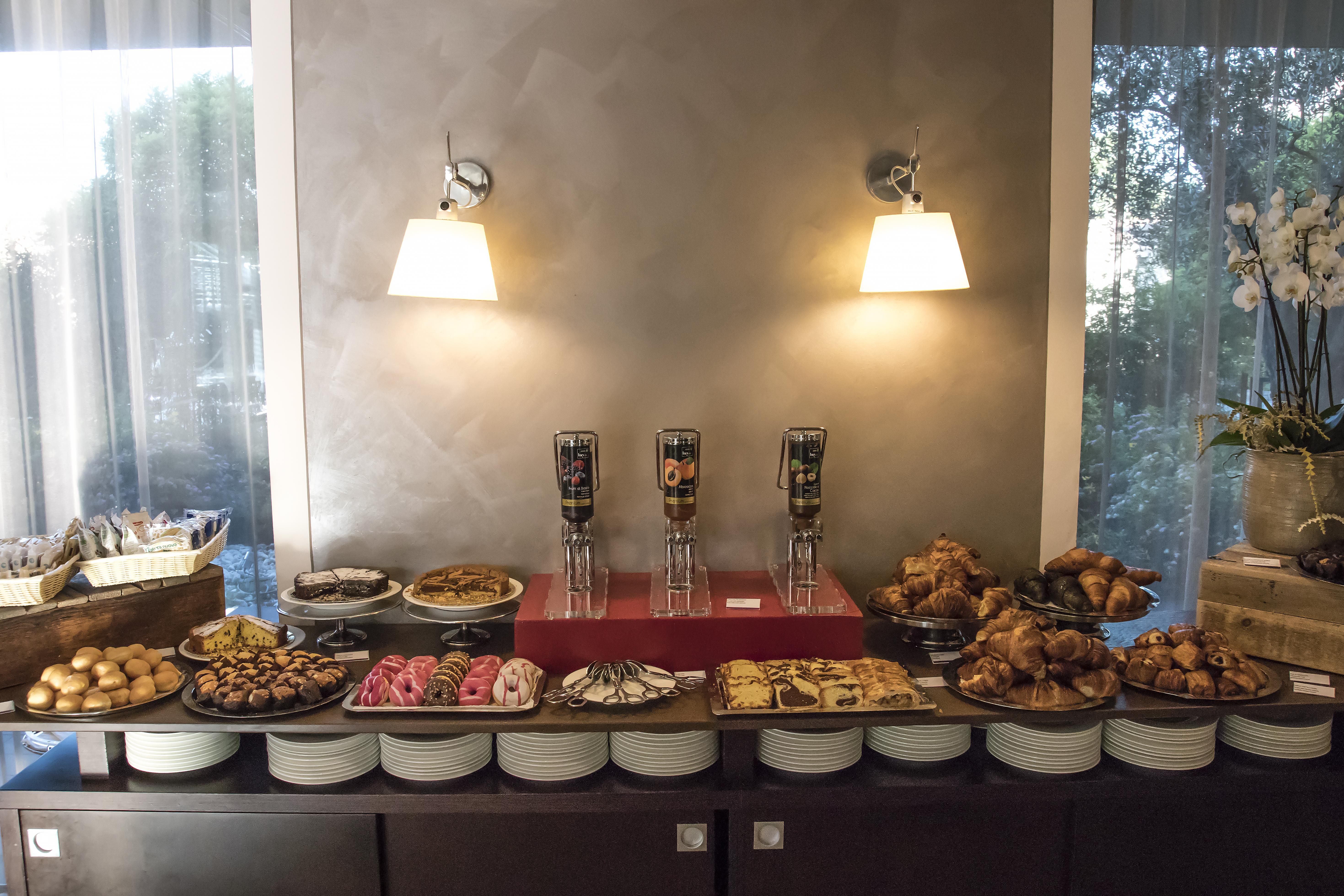 Aqualux Hotel Spa Suite & Terme Bardolino Bagian luar foto