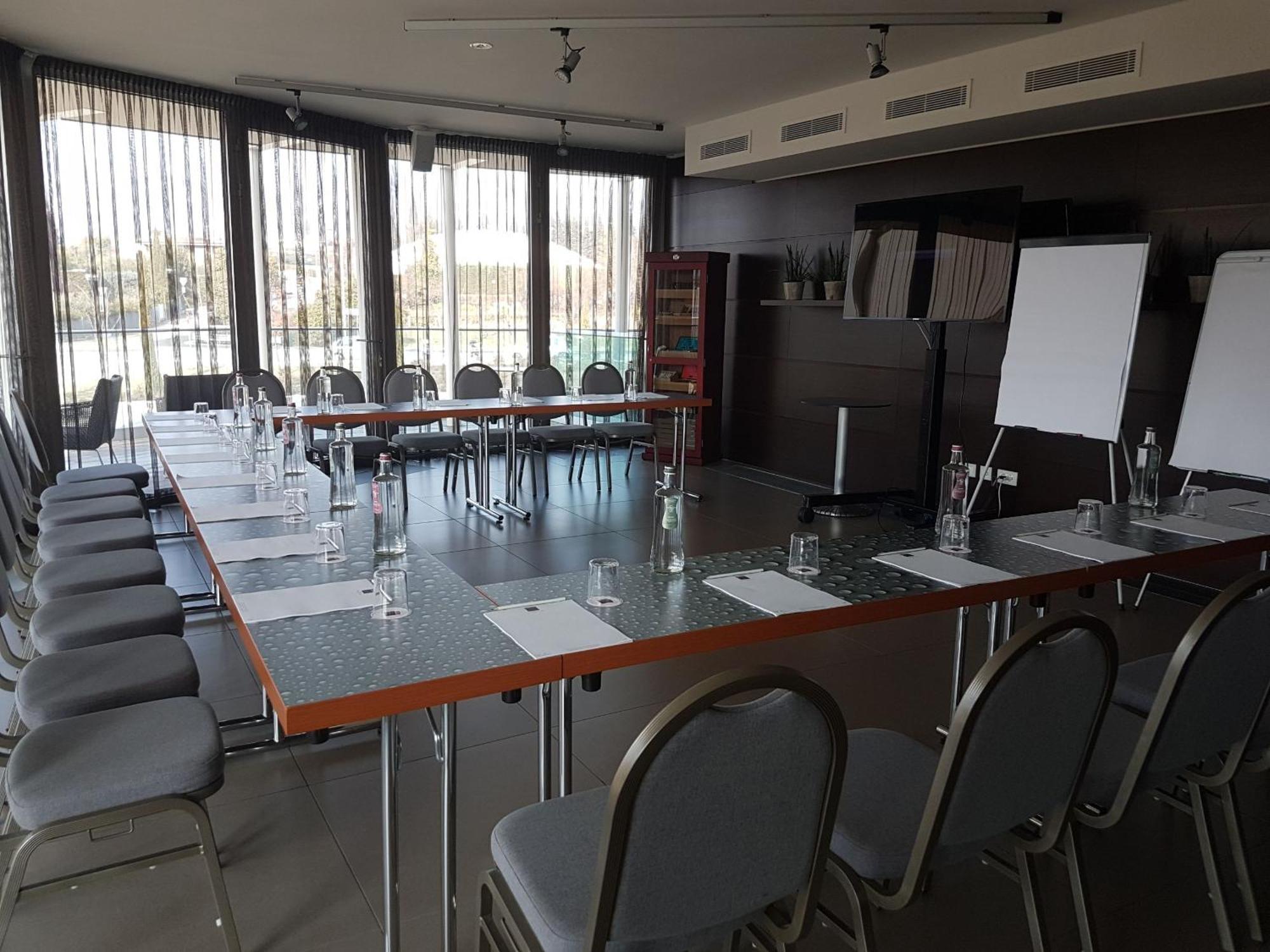 Aqualux Hotel Spa Suite & Terme Bardolino Bagian luar foto