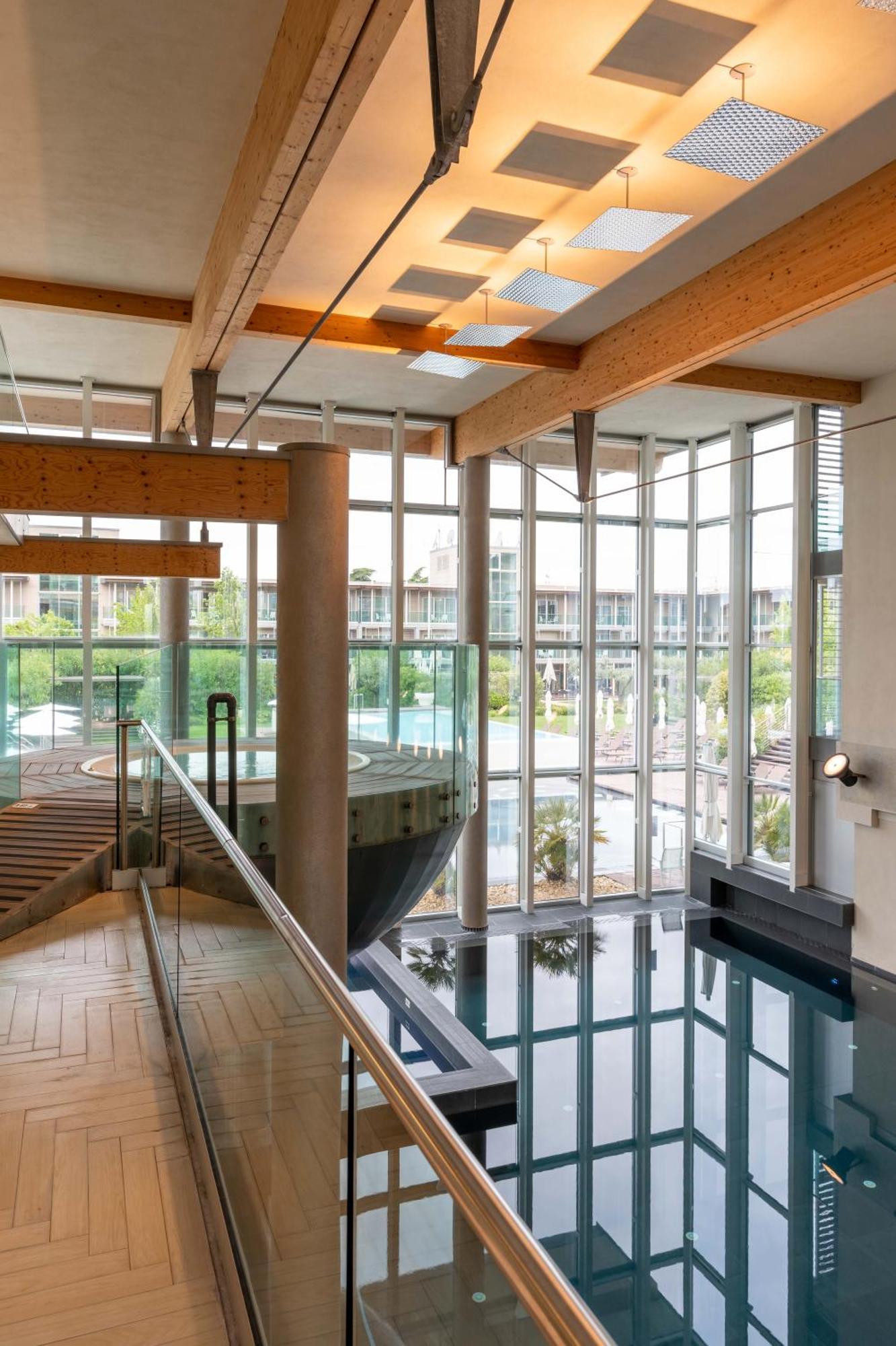 Aqualux Hotel Spa Suite & Terme Bardolino Bagian luar foto