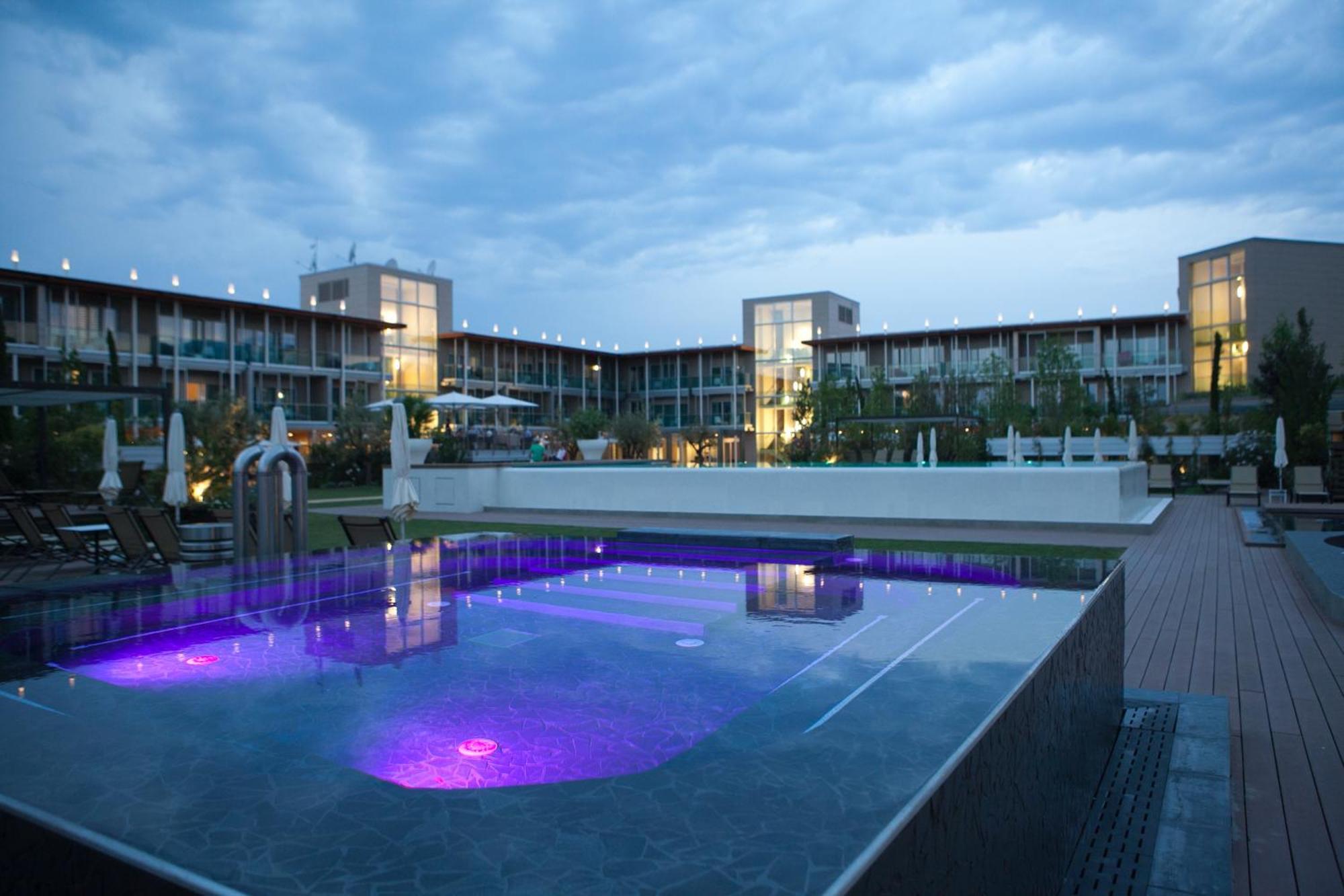 Aqualux Hotel Spa Suite & Terme Bardolino Bagian luar foto