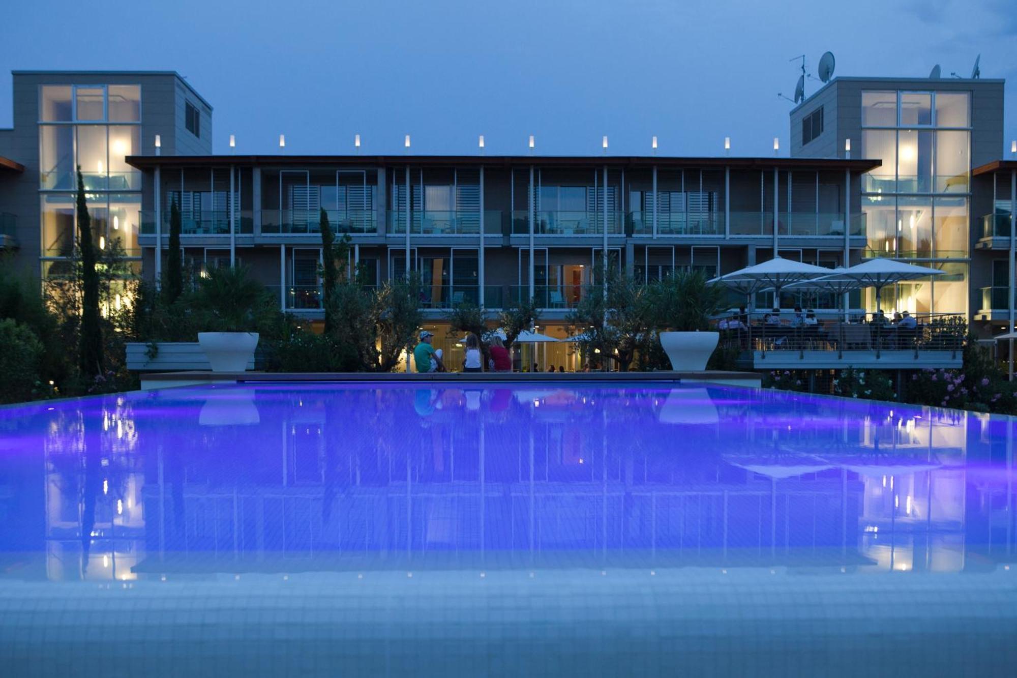 Aqualux Hotel Spa Suite & Terme Bardolino Bagian luar foto