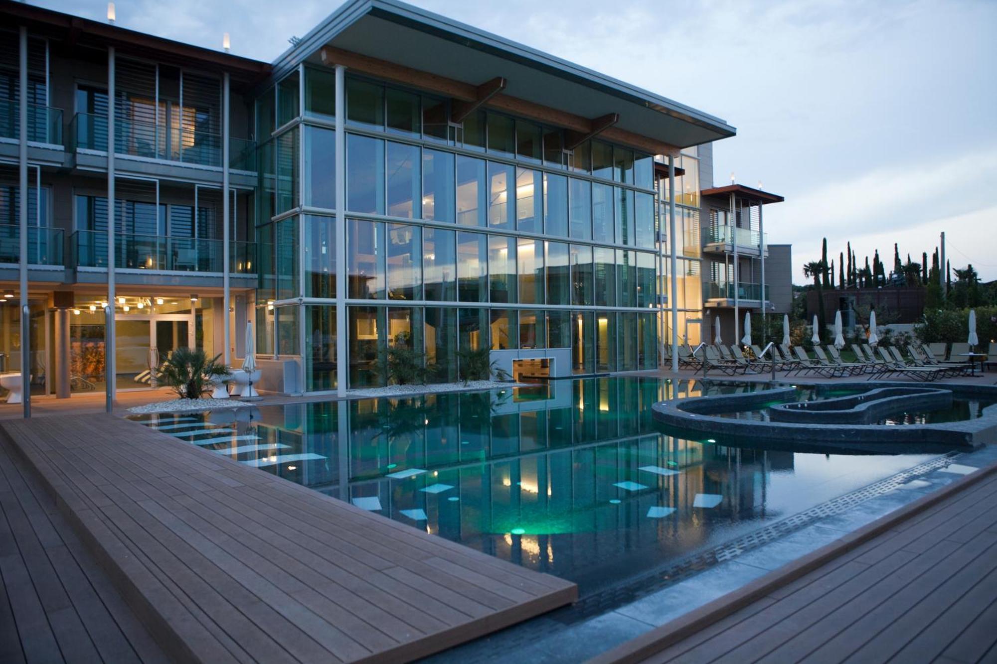 Aqualux Hotel Spa Suite & Terme Bardolino Bagian luar foto