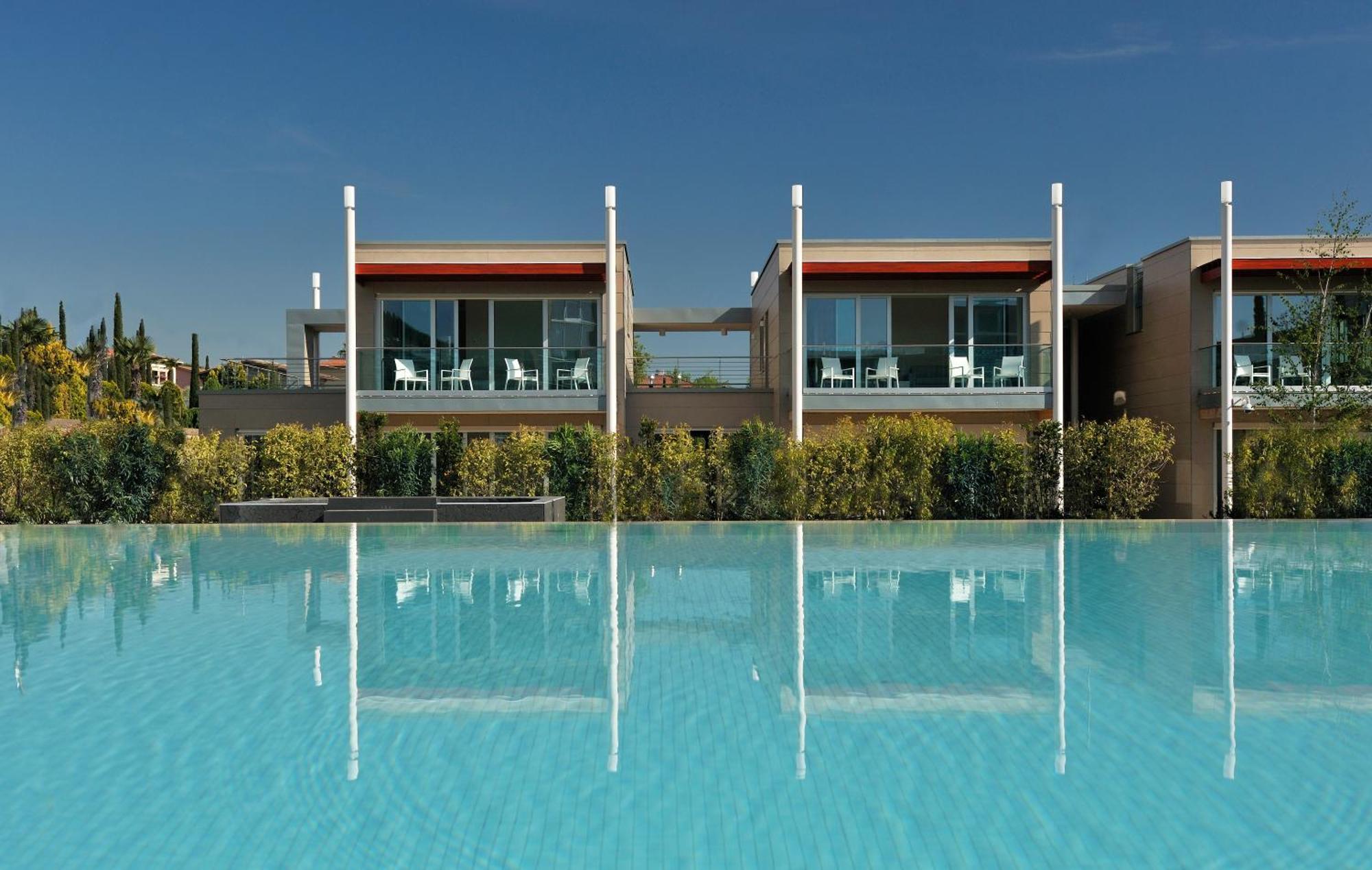 Aqualux Hotel Spa Suite & Terme Bardolino Bagian luar foto